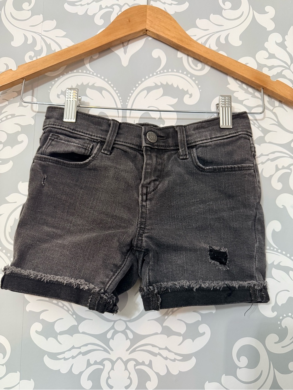 💫4/$25 • Old Navy Black Distressed Denim Shorts